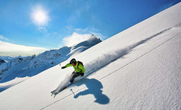 Skier skiing down the Kolasbreen Glacier /